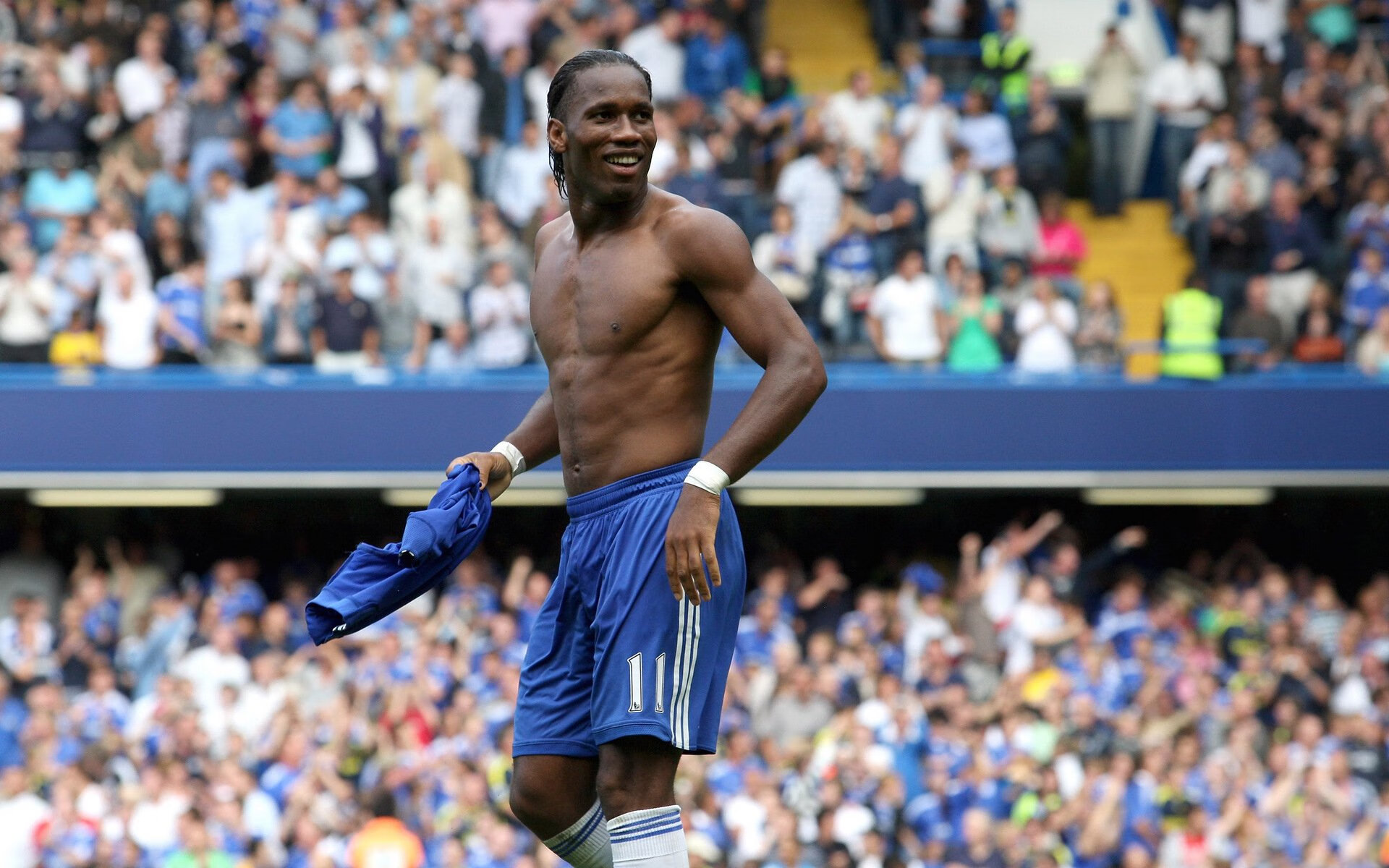 “快艇冲浪：东三叉湖赛场成为水上极限运动的标杆”